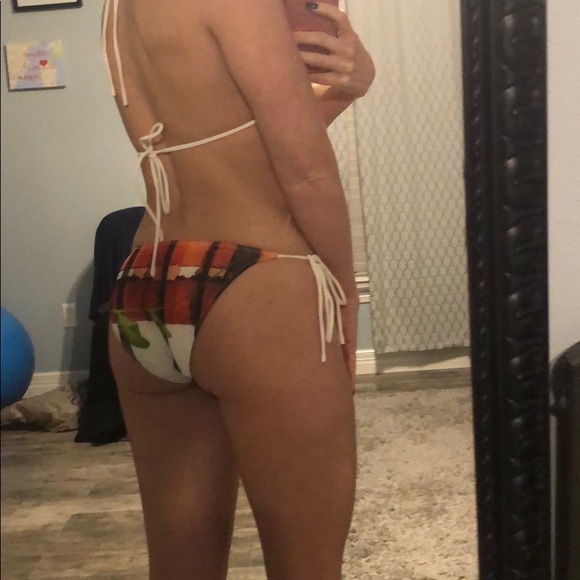 Bikini - Picture 3 of 3